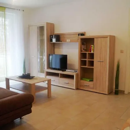 Neptun Im Erdgeschoss - Nahe Dem Rathaus شقة غرال موريتز